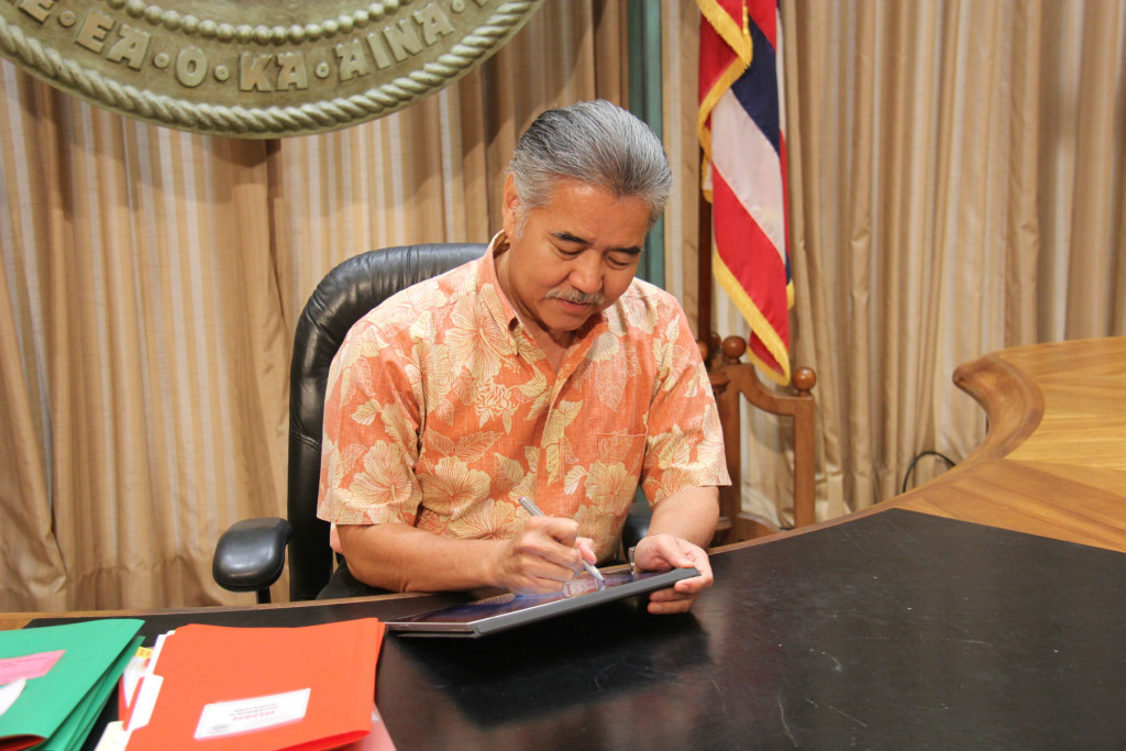 Above: Hawaii Governor David Ige signs order instructing departments to submit documents using an electronic routing form template.Image Credit: State of Hawaii